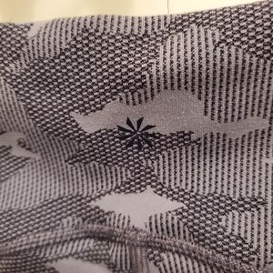 Athleta ultimate stash texture camo capri